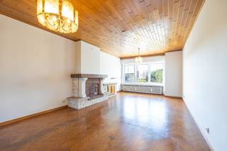 Op een steenworp van het strand van Bredene bevindt zich dit lichtrijke en ruime appartement met drie volwaardige slaapkamers.Het appartement...