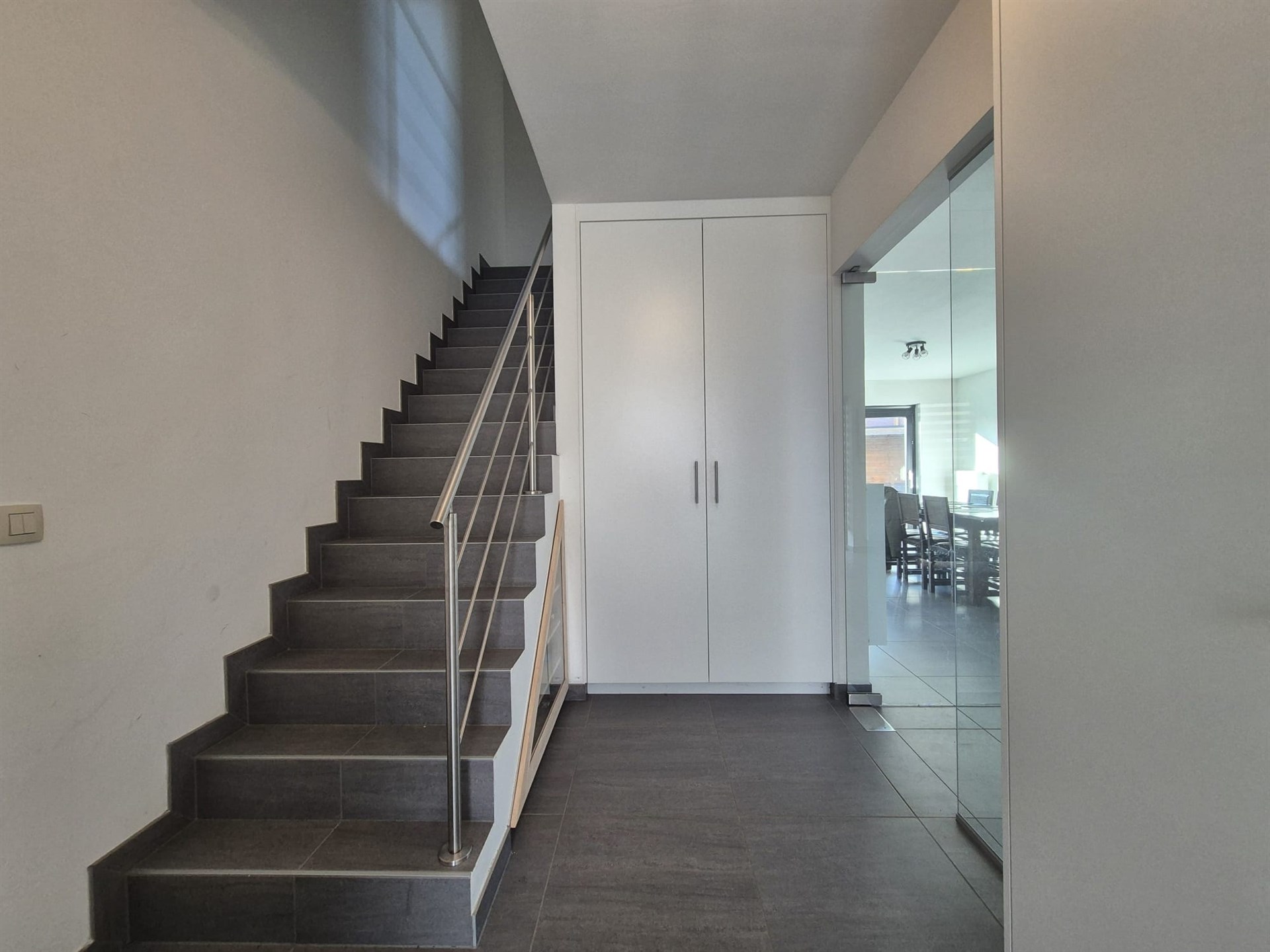 Ruime energiezuinige woning in rustige straat. - foto 2