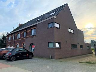 ZINGEM - Op zoek naar een gelijkvloers appartement met 3 slaapkamers en terras in Zingem?Dan is dit pand mogelijk iets voor u! De belangrijkste...