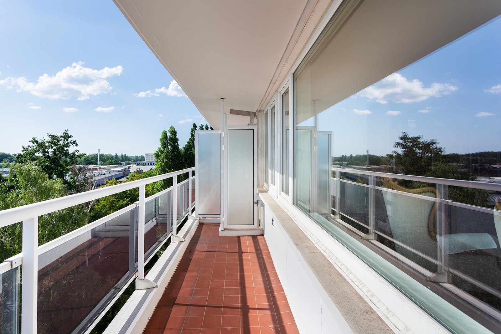Ruim appartement met 2 slaapkamers, 2 terrassen en garage - foto 4