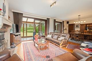 Ontdek deze kwalitatieve villa in het gegeerde Sint-Michiels (Brugge).Met een mooi perceel van 900 m² biedt deze woning een oase aan rust en privacy...