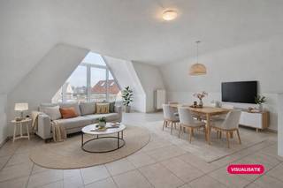 Bent u op zoek naar een solide investering op een toplocatie? Dit uitstekend onderhouden appartementsgebouw uit het jaar 2000 in Knokke biedt een unieke kans voor wie wil investeren in rendabel vastgoed. Gelegen in de rustige maar centrale Judestraat, geniet u van een uitzonderlijke bereikbaarheid nabij de Lippenslaan, diverse kwalitatieve horecagelegenheden en alle vormen van openbaar vervoer.Dit vastgoed te koop in Knokke kenmerkt zich door zijn royale oppervlaktes en lichtrijke leefruimtes. Momenteel zijn de entiteiten op de gelijkvloerse verdieping en de eerste verdieping nog verhuurd, wat onmiddellijke inkomsten garandeert voor wie besluit dit pand te kopen. Elke unit is technisch up-to-date en voorzien van een individuele nieuwe gasketel uit 2020.Indeling:- gelijkvloers appartement van 74m² met één ruime slaapkamer- 1ste verdieping met liefst 117m² en twee volwaardige slaapkamers en terras (24m²)- lichtrijke duplex van 114m² met twee volwaardige slaapkamers en terras (12m²)- 3 afgesloten garageboxen, elk voorzien van eigen elektriciteitsaansluitingBent u op zoek naar een investering te Knokke-Heist? Contacteer onze dossierbeheerder Arne Reubens via +32 472 186 304 of arne.reubens@dewaele.com*Deze AI-visualisaties zijn bedoeld als inspiratie. Er werd geen rekening gehouden met technische specificaties, stedenbouwkundige voorschriften of de concrete mogelijkheden tot realisatie.EPC: 153 kWh/m²EPC: 187 kWh/m²EPC: 222 kWh/m²