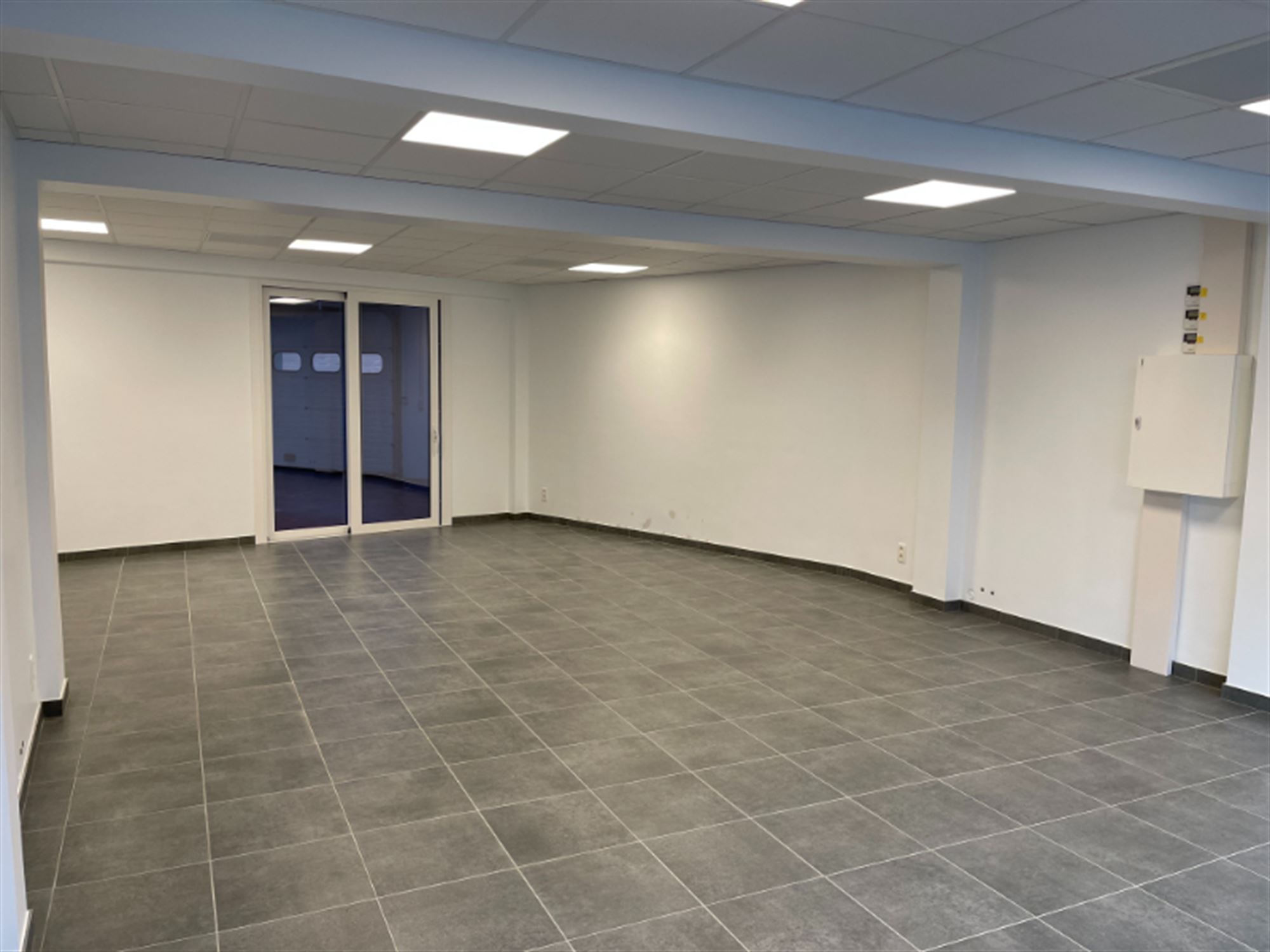 Retail space - photo 4