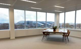Uniquely located office space of 975 m² with excellent visibility for rent, forming part of the attractive office complex “Bourget”.<br /><br />The bright offices are situated on the first floor of the renovated office building featuring, among others, access control, elevators, raised floors, air conditioning, LED lighting, etc. The move-in-ready building is equipped with meeting rooms, sanitary facilities, showers, a restaurant, picnic areas, a secure bicycle storage area with charging options for e-bikes, … Ample parking possibilities (indoor and outdoor) are available at the building (ratio 1/55).<br /><br />Fantastically located along Leopold III Avenue (A201) with easy access to the R0, E40, E19, A12 and E411. Only 7 minutes from Zaventem Airport. Good accessibility by public transport: Bordet station is just 1.7 km away. Other surface areas are also available.<br /><br />Contact PANORAMA B2B for additional information or a non-binding site visit at +32 477 09 00 09.