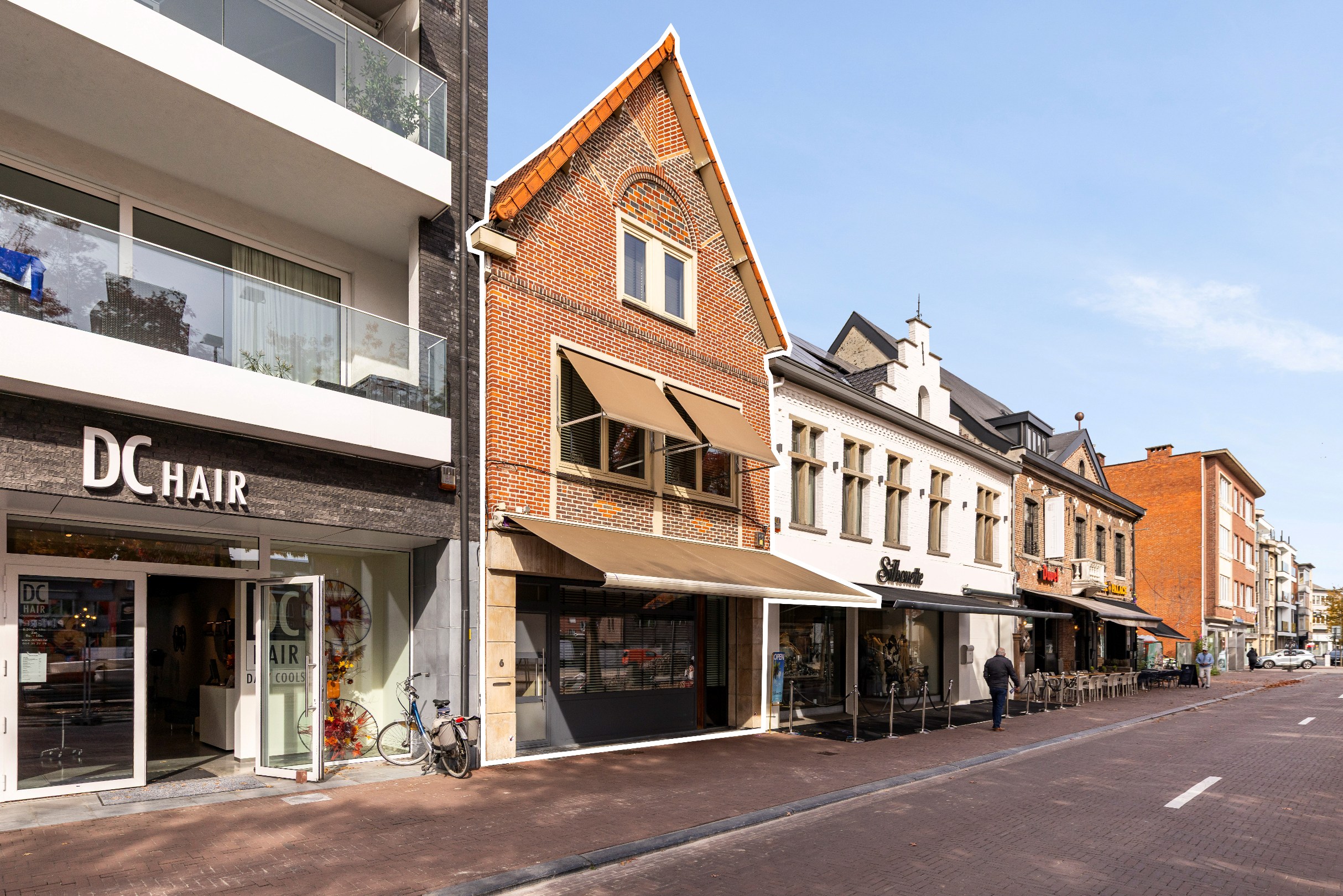 Beautiful commercial property with residence in Mol - photo 1