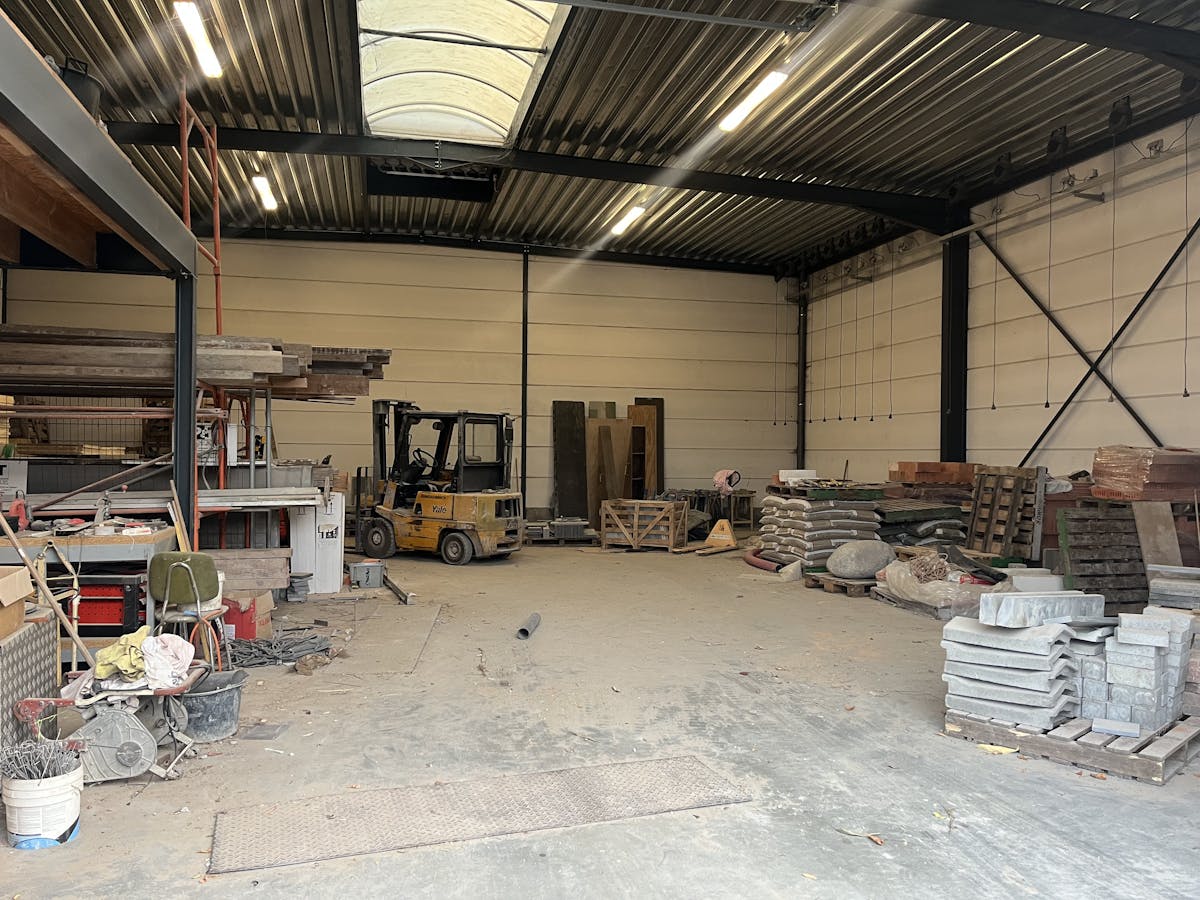 Loods van ca. 240m² op uitstekende locatie te Meulebeke. - foto 3