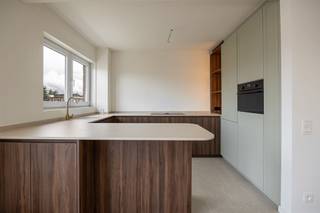 <p><span>Looking for an apartment where all you have to do is put your furniture? Then this is the place to be. This high-quality renovated apartment combines a warm, contemporary finish with spacious living, two bedrooms and a quiet location in a pleasant residential neighborhood of Deurne.<br /><br /></span></p><p><span>Light, space and character</span></p><p><span>You enter into the central entrance hall with custom cabinets that immediately offers plenty of storage space. From here you walk through to the living space, where the beautiful parquet floor, large windows and authentic fireplace immediately catch the eye. Thanks to the wide facade, you enjoy a lot of natural light and a pleasant open feeling. The living space offers more than enough room for a spacious seating area and a large dining table.</span></p><p><span> </span></p><p><span>Eyecatcher: the new kitchen</span></p><p><span>The completely new open kitchen is the heart of the apartment. The large peninsula invites you to enjoy breakfast, aperitifs or cooking together. The combination of dark wood tones, a light natural stone worktop and quality appliances provides a stylish look that feels warm at the same time. Extra: a coffee corner with LED lighting.</span></p><p><span> </span></p><p><span>Two bedrooms and a nice terrace</span></p><p><span>To the rear are the two bedrooms. The largest room features built-in closets and enough room for a king-size bed. The second bedroom opens directly onto the covered terrace, a quiet spot with western orientation where you can enjoy the evening sun after work. The bathroom is equipped with a spacious recessed walk-in shower where the tile continues nicely, stylish sink cabinet, custom cabinets and towel radiator. The toilet and laundry room each have their own space.</span></p><p><span> </span></p><p><span>Quiet living between greenery and city</span></p><p><span>You live here in a nice, residential neighborhood where families, young couples and local residents still know each other. You don't have to go far for a walk or a morning run: both the Boekenberg Park with its iconic swimming pond and the pleasant Te Boelaer Park are within walking distance. You can also reach the Rivierenhof in a few minutes by bike.</span></p><p><span>For your daily shopping you will find several supermarkets nearby, while for a coffee, lunch or aperitif you can visit the cozy establishments around Gitschotellei. Fancy some more city life? By bike or streetcar you will be in the center of Antwerp in no time.</span></p><p><span>Schools, sports clubs, public transport and velo stations are all in the immediate vicinity. Moreover, from here you drive particularly smoothly to the Ring Road and the Singel, allowing you to quickly reach both the city and the rest of Antwerp.</span></p><p><span>No measures in the Flemish Enforcement Platform</span></p>