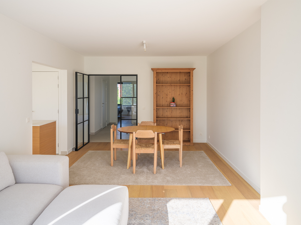 Smaakvol gerenoveerd 2-slaapkamer appartement met twee terrassen. - foto 5