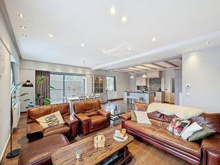 Deze ruime woning is gelegen in het centrum van Beselare en combineert een uitstekende ligging met rust en comfort. Dankzij de centrale...