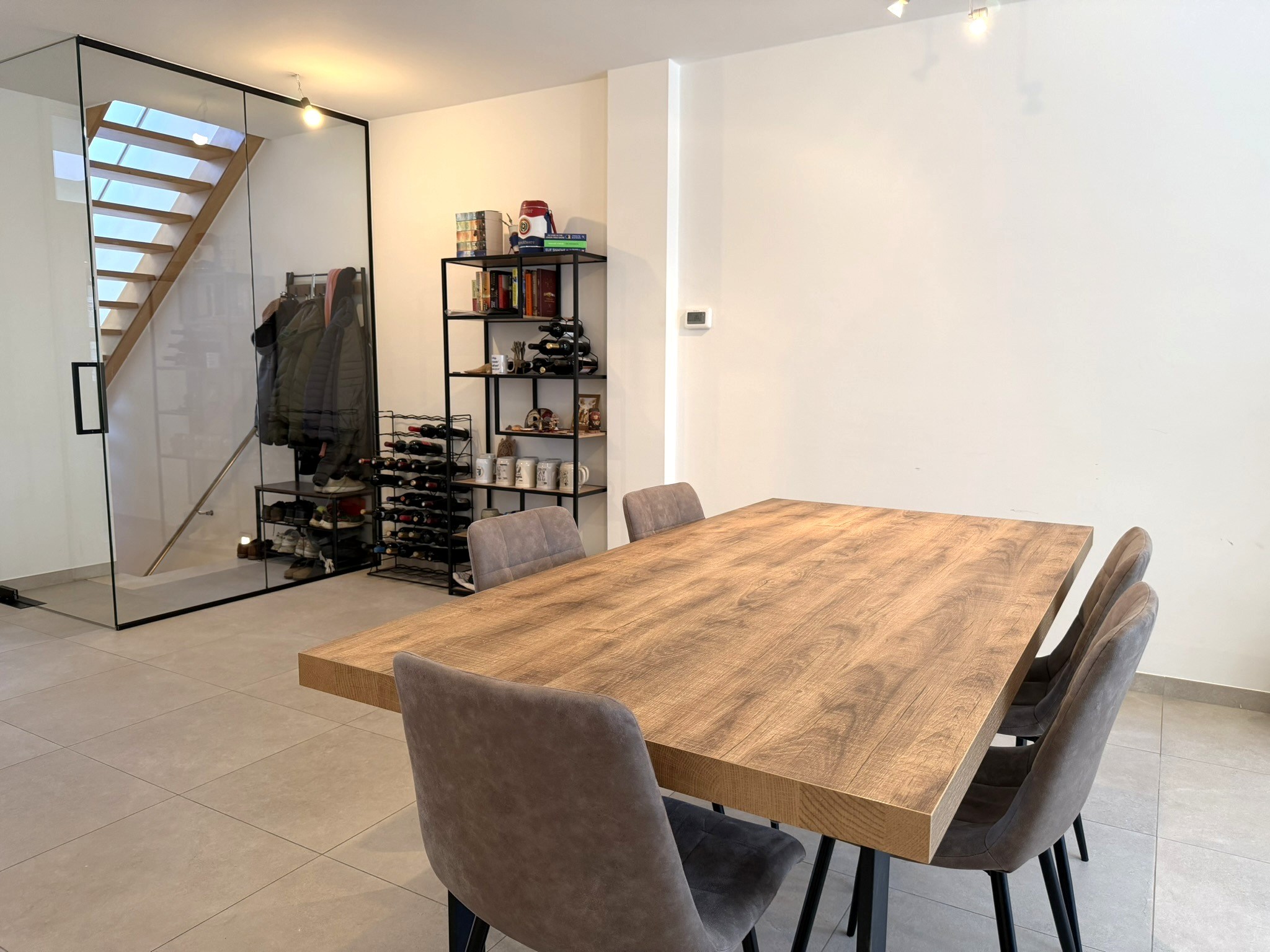 Woning met 3 slaapkamers en groot terras, in stationsbuurt! - foto 3