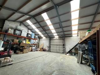 Commercial à louer à Oostrozebeke
