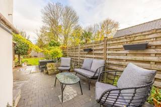 Ruime te renoveren woning zoekt nieuwe eigenaars! Gelegen nabij slager, bakker, scholen, sportfaciliteiten,.... TOPLOCATIE!PLUSPUNTEN aan deze...