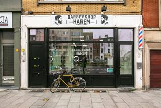 Centraal gelegen handelszaak met goed rendementHet gebouw is ideaal gelegen aan de vernieuwde leien vlak aan de bekende ‘Paardenmarkt’. Een leuke mix...