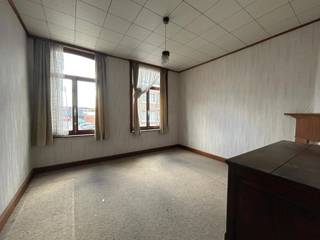Te renoveren woning op gunstige ligging met bouwvergunningMobiscore: 8,9/10Deze te renoveren woning met veel potentieel ligt vlakbij het centrum van...