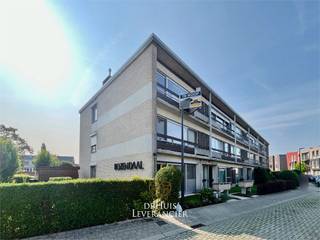 Ben je op zoek naar een appartement waar je je eigen stempel op kan drukken ? Dan is dit misschien wel iets voor jou! Op de tweede verdieping...