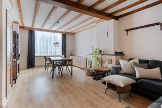 Are you looking for a house with a garage, a large garden and two bedrooms? Then we have this house at Frans Beirenslaan 32 for you! This charming home offers the perfect balance between central accessibility and comfort. Public transport, major roads, schools and shops are all easily accessible, making this location an absolute top location. <br /><br />This house has the following layout: <br />- Ground floor: Open and bright living space followed by the kitchen. You will also find the bathroom, a practical laundry room and toilet. Behind the kitchen, there is a veranda that gives access to the South-East oriented garden.<br />- Garage: There is a spacious garage at the back of the garden. This is very easy to reach via a quiet, cul-de-sac at the rear of the plot. <br />- First floor: A fixed staircase leads to the night hall, which provides access to two fully-fledged and comfortable bedrooms. <br /><br />This house for sale in Borsbeek is a unique opportunity for starters or families looking for a home with a large garden and garage. Thanks to the unique rear access, you can enjoy all privacy and comfort here.<br /><br />Are you interested in this property for sale in Borsbeek? Don't hesitate to contact us. Deurne's Dewaele real estate office on the Turnhoutsebaan is happy to be at your service. Would you like a free estimation of your property? Call us for an informal conversation on 03/666.66.66 or mail to deurne@dewaele.com<br /><br /><br /><br />Register of measures: no