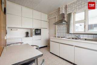 Deze te renoveren bungalow is gelegen op een toplocatie, op korte afstand van scholen, winkels en invalswegen.De woning ligt in een rustige,...