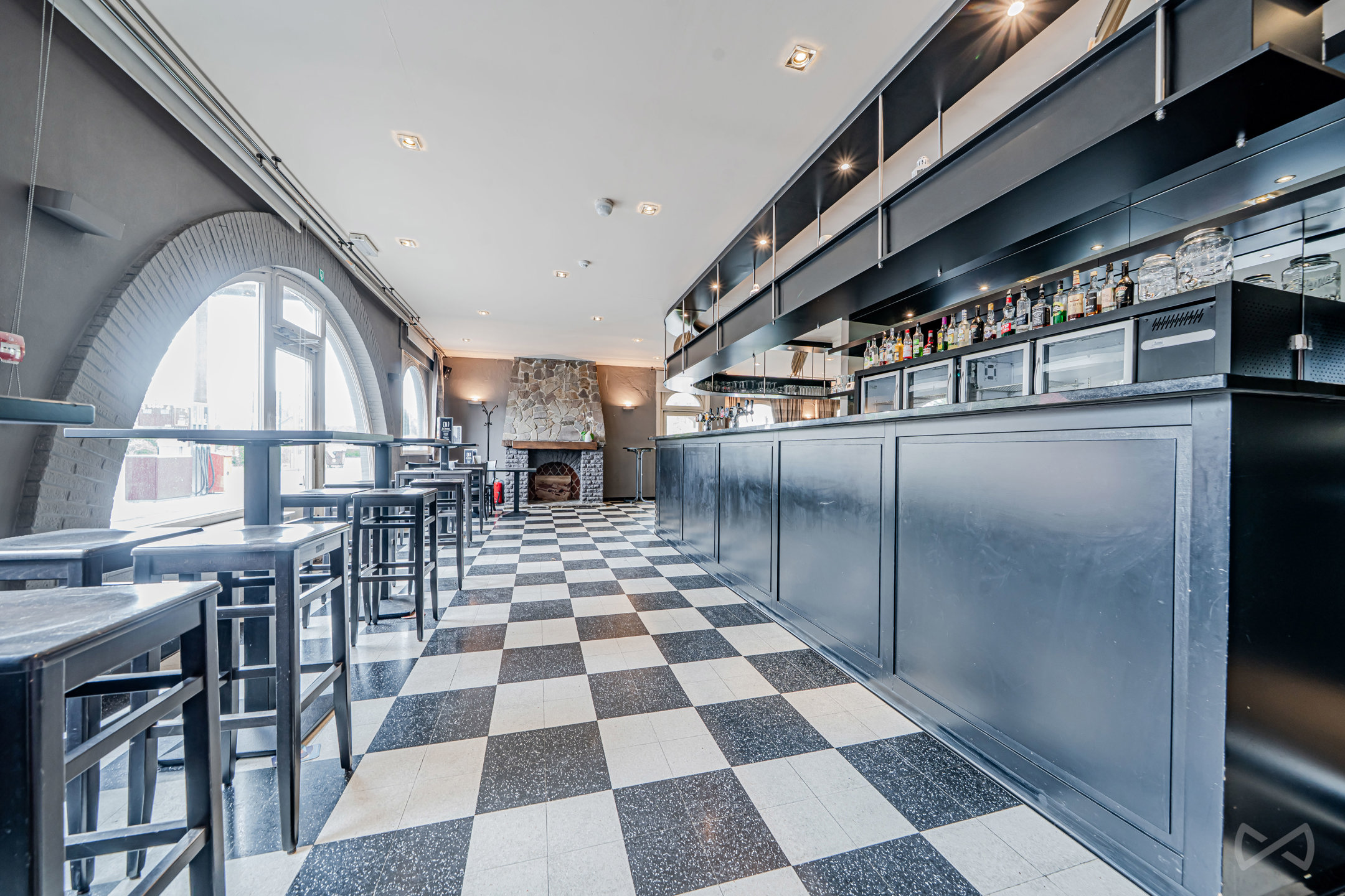 Gemengd gebouw: bar / restaurant, feestzaal, winkel, huis - foto 4