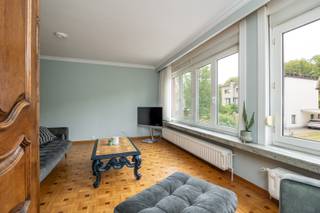 Ruime bel-étage woning (HOB) met drie slaapkamers, een garage en tuin in de rustige woonwijk Molenveld te Edegem!De woning is als volgt ingedeeld:...