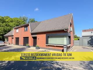 <span><span><strong>1ste bezoekdag vrijdag 19 juni! Inschrijven kan via www.nobels.be onder referentienummer 4367500.</strong></span></span><br /><br />GEZELLIGE EN GOED ONDERHOUDEN HALFOPEN BEBOUWING, gelegen in een RUSTIGE DOODLOPENDE STRAAT te Zottegem. Deze woning combineert een INSTAPKLAAR KARAKTER met een PRAKTISCHE INDELING, waardoor ze de IDEALE THUISBASIS vormt voor GEZINNEN die COMFORTABEL en RUSTIG willen wonen. Dankzij de aanwezigheid van 12 ZONNEPANELEN en HR-BEGLAZING geniet u van een DUURZAME en ENERGIEZUINIGERE WOONERVARING.<br />De indeling gaat als volgt: via de inkomhal heeft u toegang tot de ruime woonkamer met open ingerichte keuken. Aansluitend bevinden zich een ingerichte badkamer, een gastentoilet en een gelijkvloerse slaapkamer. Verder beschikt de woning op het gelijkvloers over een ruime veranda, een praktische wasplaats en een berging, wat zorgt voor extra comfort en opbergruimte.<br />Op de 1ste verdieping geeft de nachthal toegang tot 2 bijkomende slaapkamers en een zolderruimte met extra mogelijkheden voor hobby, opslag of uitbreiding.<br />Buitenshuis geniet u van een gezellige tuin, een oprit en een inpandige garage.<br /><br />Adres: Ketelbos 7 te Zottegem<br /><br />EPC: 350 kWh/m², G-score en P-score A, Geen renovatieverplichting van toepassing, Bestuursmaatregelen in het maatregelenregister: Neen