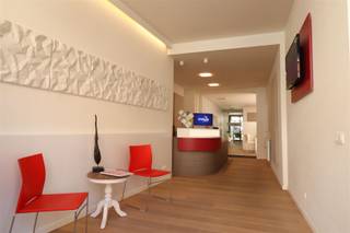 This move-in ready office is located in the charming, historic center of Lier, in the beautiful Berlarij.With an area of 103 m², this space offers...