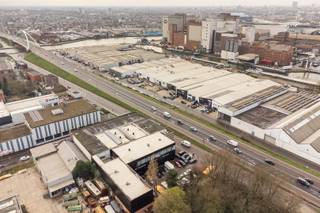 De Deurnebrug die kennen wij Antwerpenaren natuurlijk beter als de Brug van den Azijn. Net daar aan die strategische as waar water en wegen...