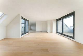 Penthouse luxueux avec vue panoramique sur le parc au cœur de WaregemCe penthouse exclusif de 167 m² avec deux terrasses spacieuses (17,44 m²...