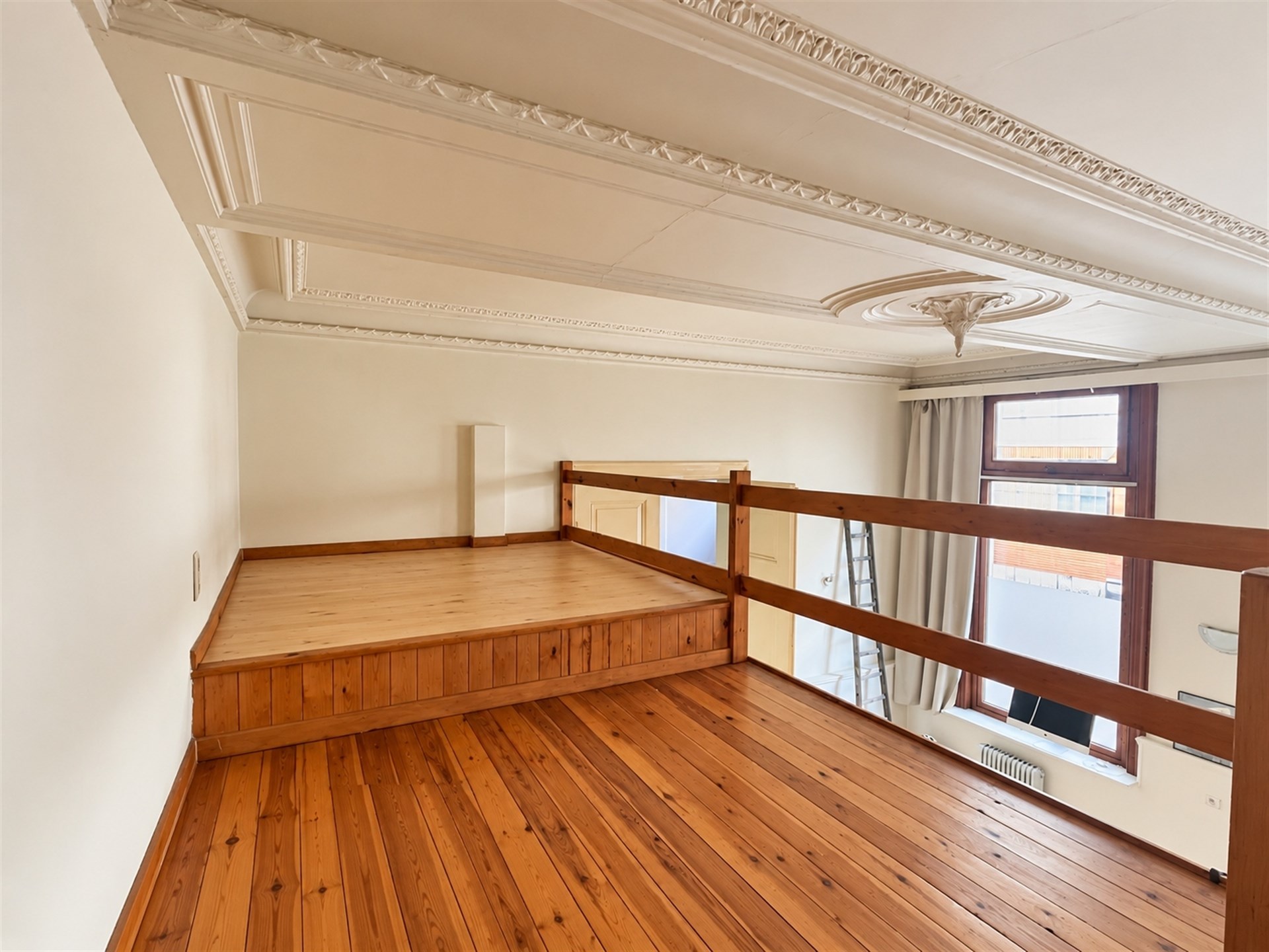 Authentiek gelijkvloers appartementje met slaapmezzanine vlakbij de universiteit! - foto 4