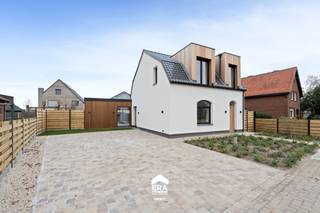 Deze moderne, instapklare woning is gelegen nabij het centrum van Peer, op een vlot bereikbare invalsweg en op wandelafstand van winkels, horeca...