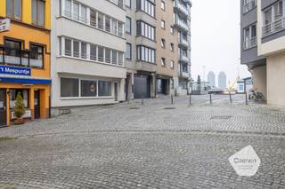  * Deze kantoorruimte is gelegen in de Sint-Paulusstraat, vlakbij de Visserskaai. * Het kantoor werd recent gerenoveerd. * Huurprijs: €400/ maand +...