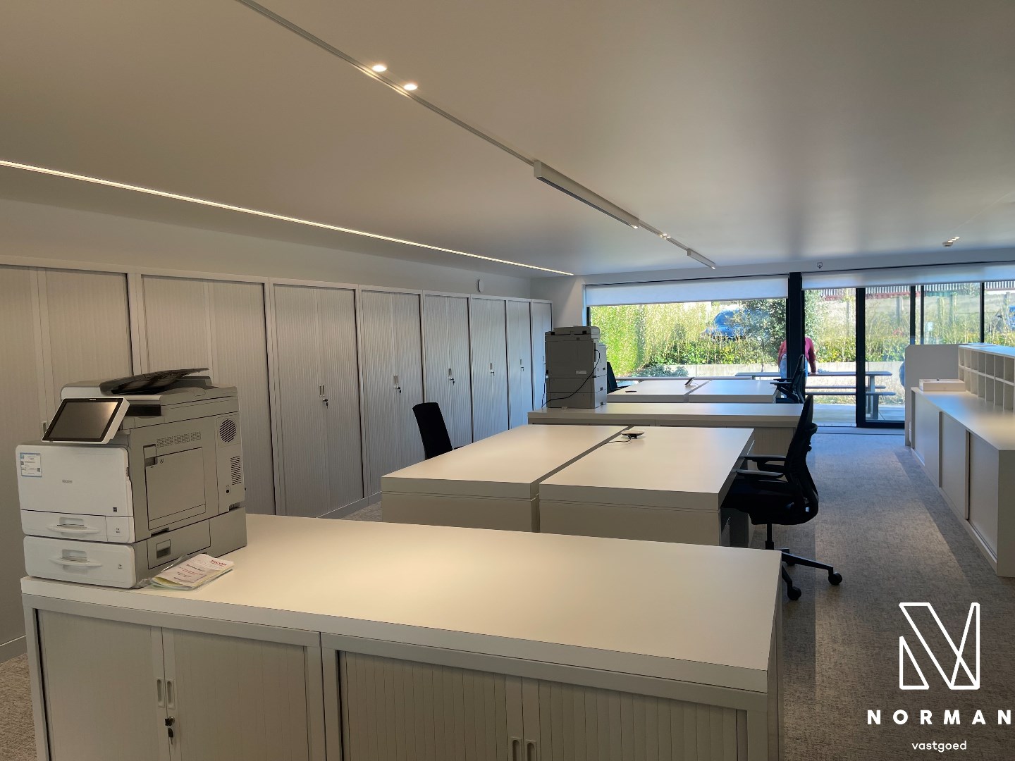 Te huur: Modern en volledig ingericht kantoor – 233 m² in Kuurne - foto 2