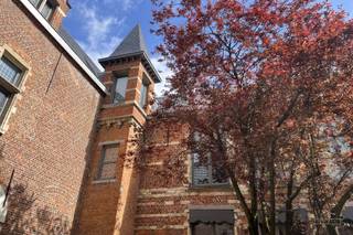 Uniek appartement met terras in historisch stadspaleis in centrum Antwerpen.Voor wie houdt van rust, karakter en erfgoed bieden wij dit bijzonder...
