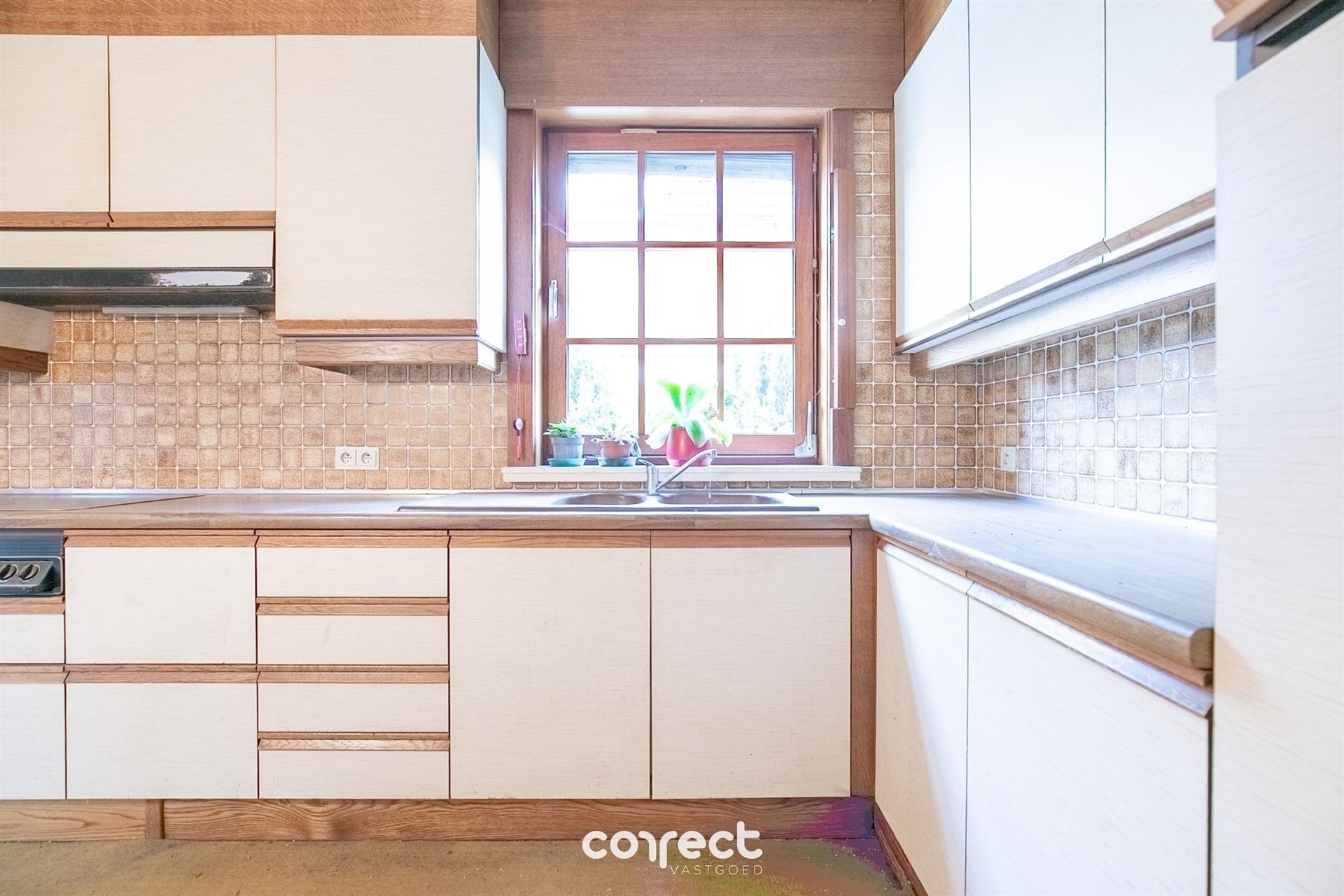 Centraal gelegen burgerwoning met garage, groot bijgebouw en ruime tuin. - foto 5