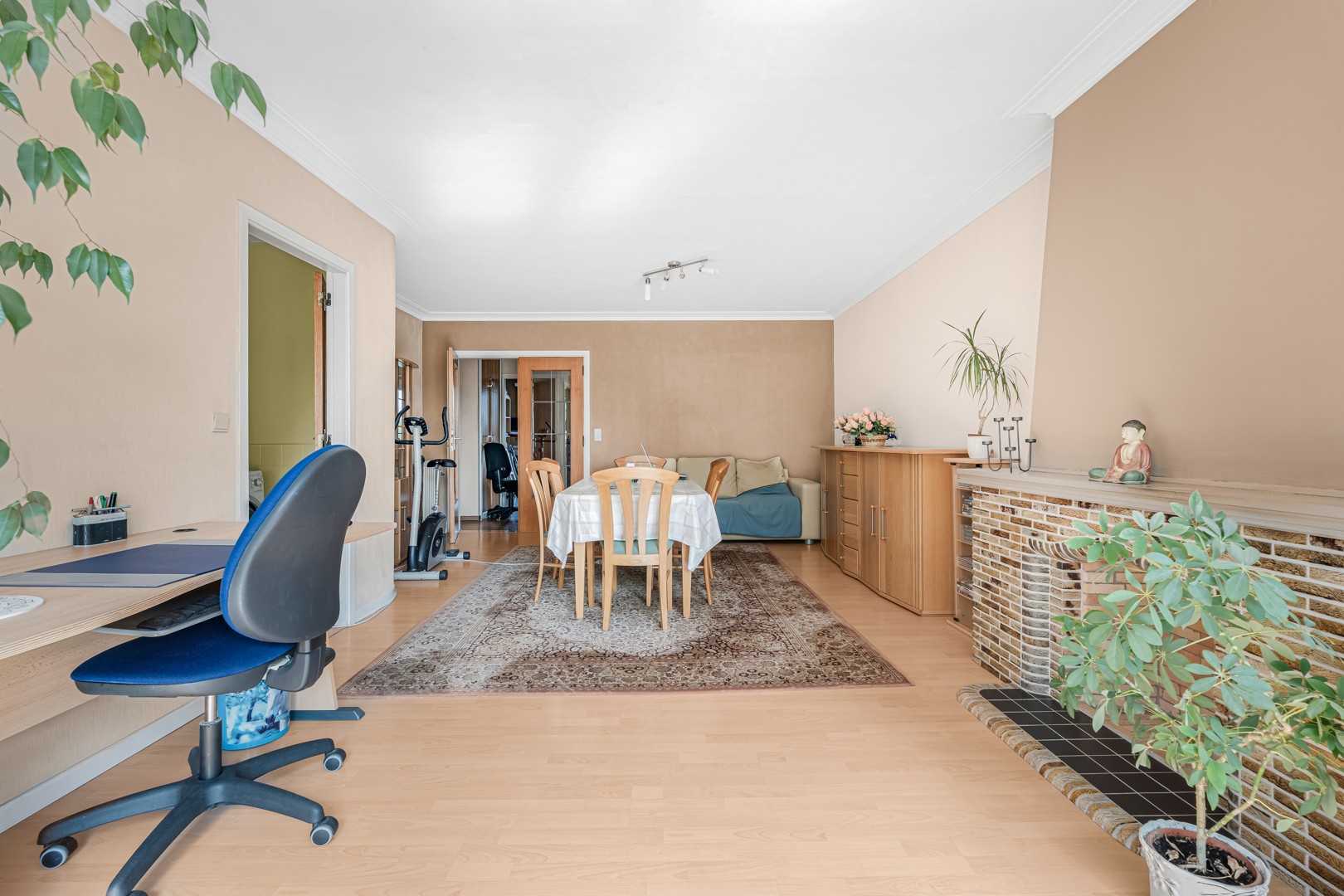 Mooi en lichtrijk 2-slaapkamerappartement op uitstekende locatie - foto 4