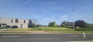 <p><span>Mooi perceel landbouwgrond, grenzend aan de straat. </span></p><p><span>Ideaal als paardenweide, voor akkerbouw, ...</span></p><p><span> </span></p><p><span>T-vormig met een oppervlakte van 85 are.</span></p><p><span> </span></p><p><span>Op heden zit er een aflopende gebruiksovereenkomst op deze grond.</span></p><p><span> </span></p><p><span>Interesse? contacteer ons via 016 15 31 15 of <span>info@immolivit.be</span></span><span> </span></p>