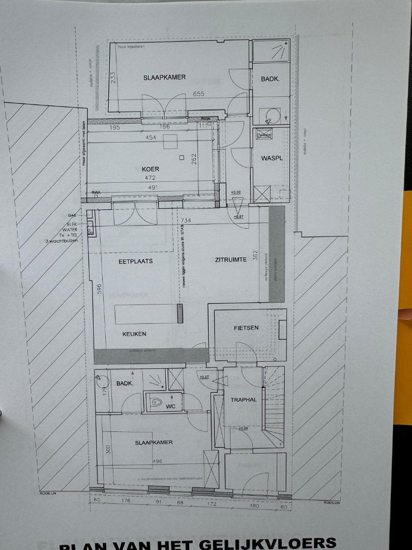 Gunstig gelegen en recent gelijkvloers 2 slaapkamerappartement met koer. - foto 1