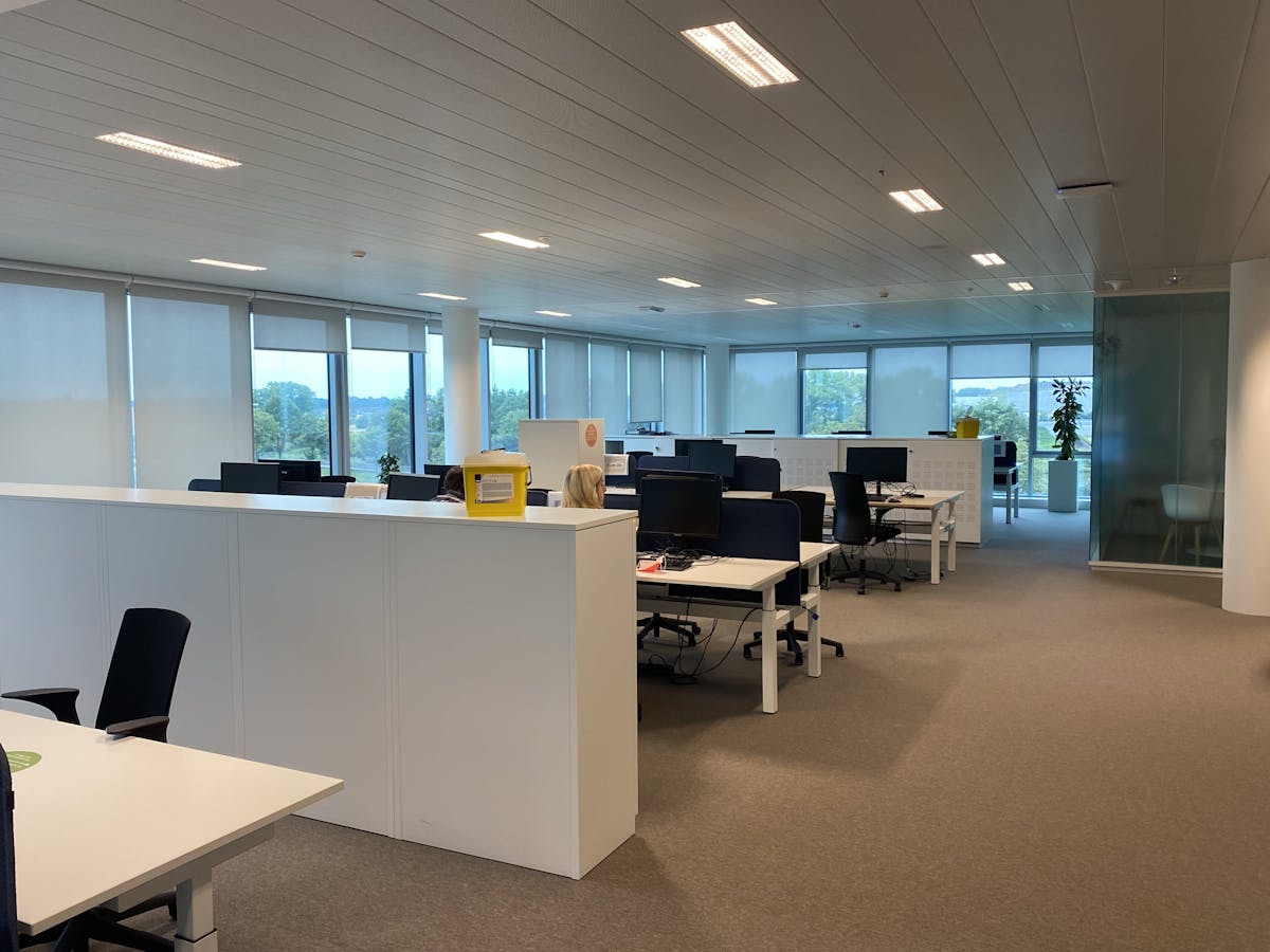Offices (365 m² - 625 m²) for rent at R4 in Merelbeke - photo 5