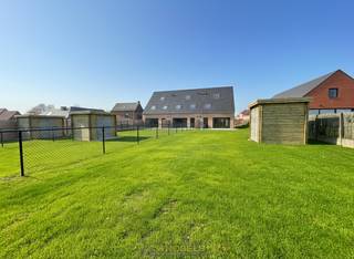 Te huur, prachtige halfopen nieuwbouwwoning met 4 slaapkamers en leuke tuin te HorebekeDeze prachtige, VOLLEDIGE NIEUWE WONING combineert hedendaags...