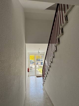 Dit appartement is gelegen in het Koningshof van Schoten! Nabij winkels, openbaar vervoer, scholen, ... Klein gebouw bestaande uit 6...