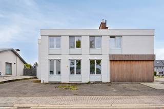 Gerenoveerd appartement met 2 slaapkamers te koop in Hulst (Tessenderlo)Op de Rietweg, in het centrum van Hulst, vinden we dit recent gerenoveerde...