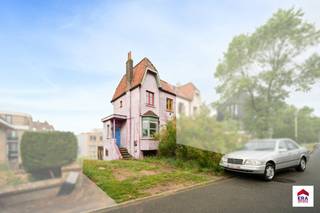 <p>Te koop: halfopen woning nabij strand en duinen!</p>

<p> </p>

<p>Te renoveren halfopen woning op een absolute toplocatie! Deze woning bevindt zich op wandelafstand van zee, strand en duinen, waardoor u dagelijks kunt genieten van het beste wat de kust te bieden heeft. Dankzij de halfopen bebouwing geniet u van extra lichtinval en tal van mogelijkheden om de woning volledig naar eigen smaak te renoveren. De uitstekende ligging combineert rust, natuur en een vlotte bereikbaarheid van winkels, horeca en openbaar vervoer. Een unieke kans voor wie op zoek is naar een karaktervolle woning of een waardevolle investering aan de Belgische kust.</p>

<p> </p>

<p>Troeven:<br />• Nabij strand en duinen.<br />• Halfopen bebouwing met extra lichtinval.<br />• Toplocatie</p>

<p> </p>

<p>Neem vandaag nog contact op met uw ERA-makelaar voor een bezoek.</p>

<p> </p>

<p>JOUW DROOMHUIS. ZO GEVONDEN!</p>