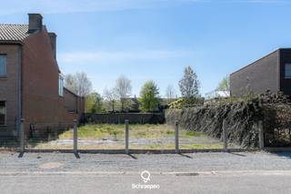 We vinden deze mooie bouwgrond voor halfopen bebouwing (circa 4,5 are) terug op een centrale ligging te Zonhoven-centrum. Voor meer informatie...