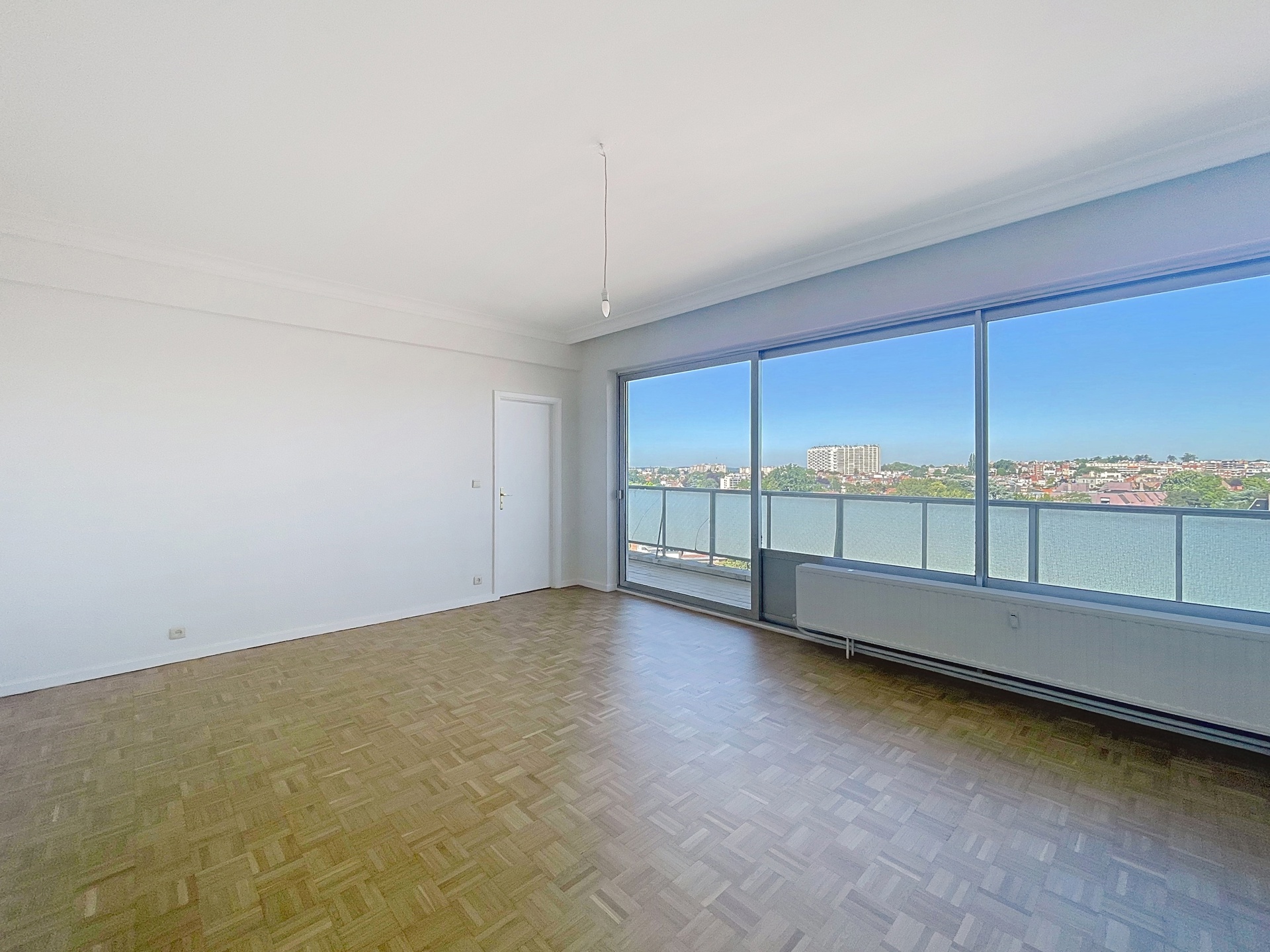 Gerenoveerd appartement met 1 slaapkamer in Brugmann! - foto 2