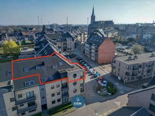 RIANTE DUPLEX MET 5 SLPKS, 2 BADKAMERS EN DUBBELE GARAGE IN CENTRUM LANAKEN !<br /><br />We vinden dit duplex-appartement met een bewoonbare oppervlakte van 234 m² terug op een perceel van 27a 70ca in Lanaken. <br /><br />Voor meer informatie, neem zeker een kijkje op onze website via de volgende link: <br />https://www.sterkvastgoedmakelaars.be/detail/te-koop-appartement-lanaken/7492183?dosearch=True&flowstatus=ForSale,ForSaleReserved,ForSaleWithBid,ToCompleteForSale,SoldUnderReserve,Sold&pageindex=1&pagesize=12&searchpage=ForSale&sortdirection=DESC&sortfield=pub_flowstatus&transactiontype=Sale