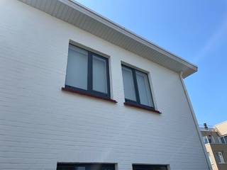 Charmant appartement met parkeerplaats voor 2 wagens, 1st verdieping, linkerzijde.<br /><br />Bent u op zoek naar een gezellig, praktisch ingedeeld appartement op een aangename en rustige locatie en aan een aantrekkelijke prijs? Dit charmante appartement is ideaal voor een klein gezin voor vakantie verblijf.<br />•Mooi uitzicht op het Leopoldpark<br />•Praktische indeling met een gezellige leefruimte<br />•Parkeerplaats voor twee wagens <br />•Zonnig terras<br />•Praktische berging<br />•Op slechts 5 minuten wandelen van het strand en het winkelcentrum<br />•Zeer lage gemeenschappelijke kosten<br />•Opgefrist in 2025, met onder meer nieuwe rolgordijnen en geschilderde slaapkamers<br /><br />VRAAGPRIJS:<br />Appartement: 165.000 euro<br />Parkeerplaatsen: 25.000 euro<br />Samen één aankoop<br /><br />AFSPRAAK VOOR BEZICHTING TE BOEKEN VIA: https://mijnkijkdag.be/parklaan-Z2J3<br /><br />