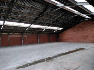 Op een vlot bereikbare locatie in Ruddervoorde bevindt zich deze ruime opslagloods van ca. 400 m². De loods is ideaal voor opslag, logistiek of...