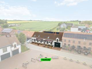 In het gezellige Westouter, dé toeristische trekpleister van Heuvelland, bevindt zich dit goeddraaiend café 't Peenhof. Deze eigendom met...