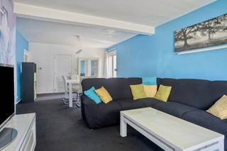 rmante open bebouwing in Tremelo, nabij het centrum van Grootlo en vlot bereikbaar via de invalswegen.
<p> </p>
<p>Deze gerenoveerde woning combineert karakter met hedendaags comfort op een ruim perceel. Dankzij de centrale ligging in een rustige woonkern geniet u van een vlotte verbinding naar winkels, scholen en dagelijkse voorzieningen. De woning beschikt over vier slaapkamers en twee badkamers, wat ze geschikt maakt voor gezinnen of wie extra ruimte zoekt. De renovaties zorgen voor een aangename woonervaring met een praktische indeling en veel mogelijkheden. Een interessante eigendom voor wie een huis zoekt in Tremelo met ruimte en een gunstige ligging.</p>
<p> </p>
<p>Belangrijkste ruimtes</p>
<p>• Woonkamer met aangename leefruimte en veel mogelijkheden</p>
<p>• Keuken met praktische indeling</p>
<p>• 4 slaapkamers geschikt voor gezin, hobby of bureau</p>
<p>• 2 badkamers voor extra comfort</p>
<p>• Prachtige tuin voor gezellige zomerdagen</p>
<p> </p>
<p>Troeven</p>
<p>• Ruim perceel met tal van mogelijkheden</p>
<p>• Gerenoveerde woning met karakter</p>
<p>• Nabij het centrum van Grootlo en belangrijke invalswegen</p>
<p> </p>
<p>Neem vandaag nog contact op met je ERA-makelaar voor een bezoek.</p>
<p> </p>
<p>JOUW DROOMHUIS. ZO GEVONDEN!</p>