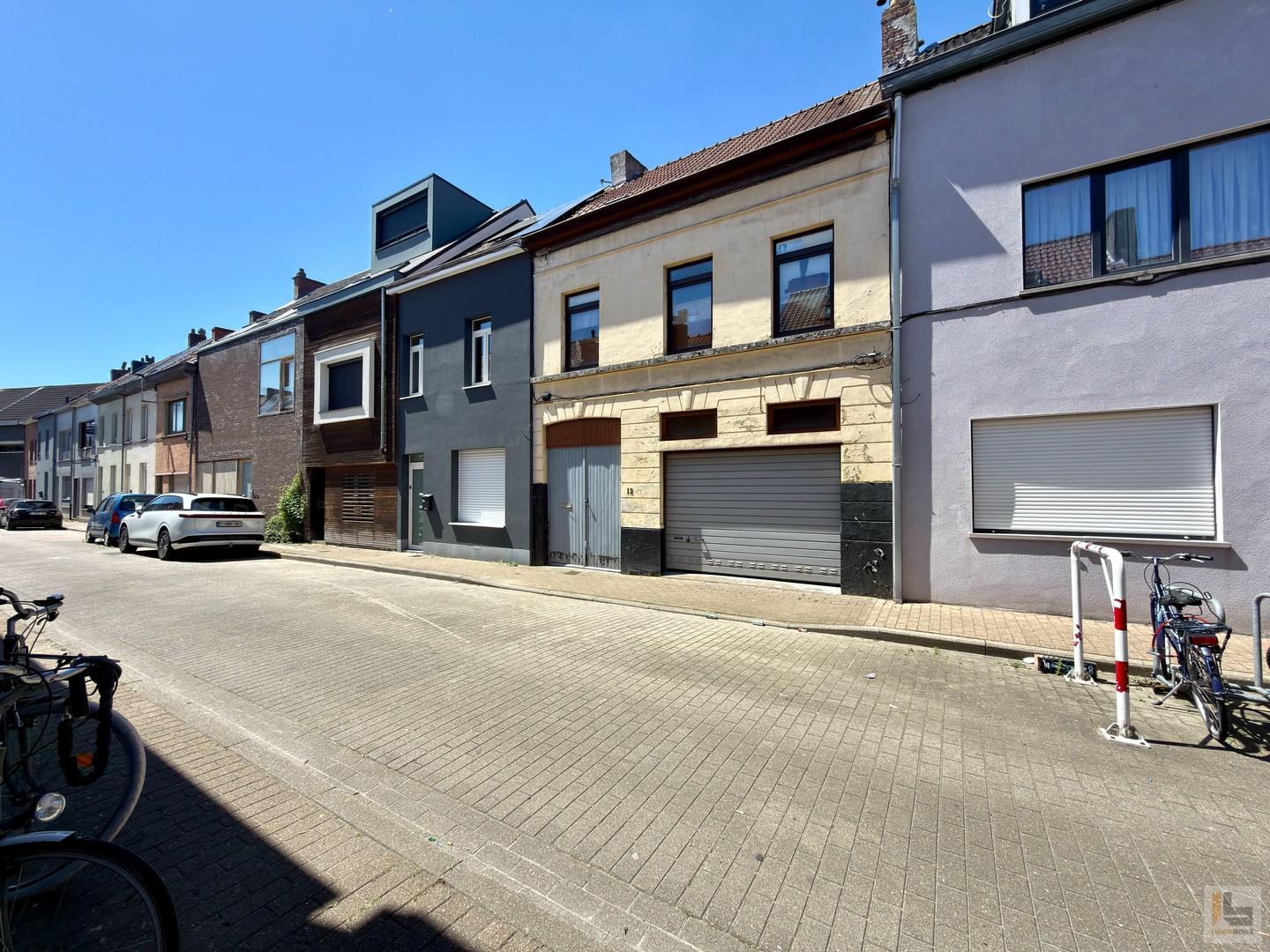 Renovatieproject met garage, 2 slaapkamers & grote stadstuin! - foto 2