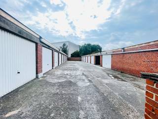 Menen - Garage te huurOppervlakte 30 m²Prijs 110 euro per maandGarage op 1ste verdieping...